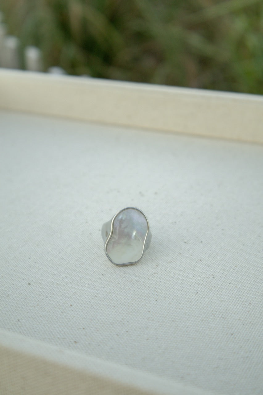 Art Deco Pearl Shell Ring