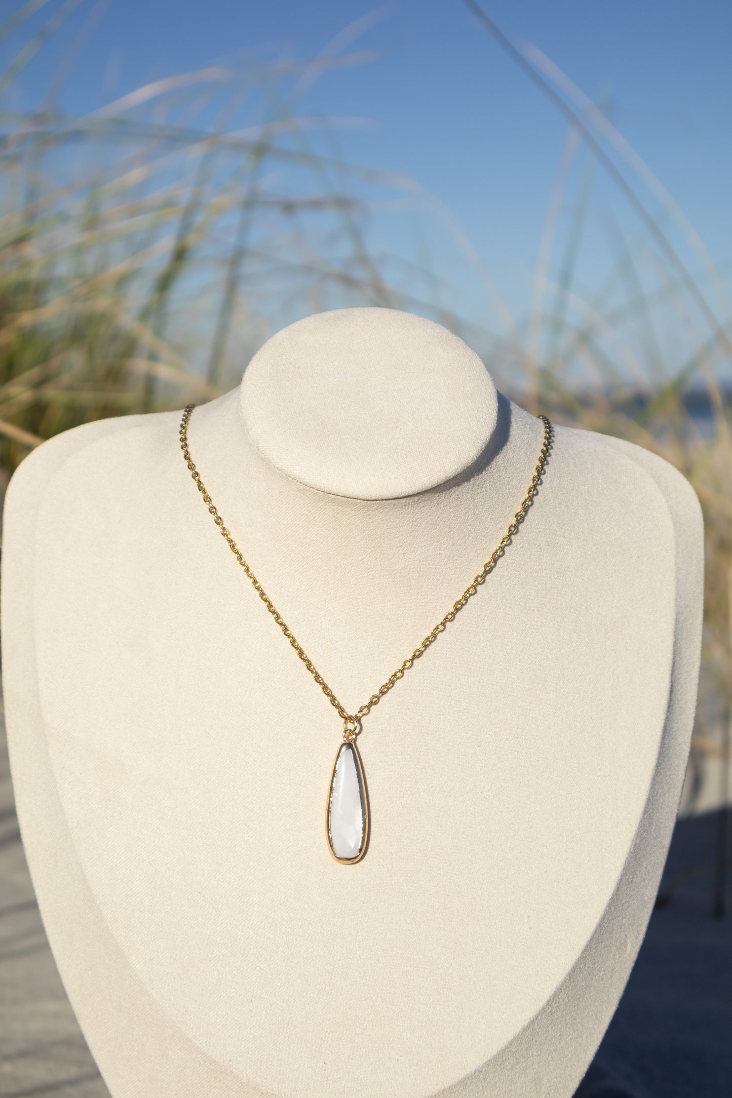 Single Teardrop White Pearl Necklace