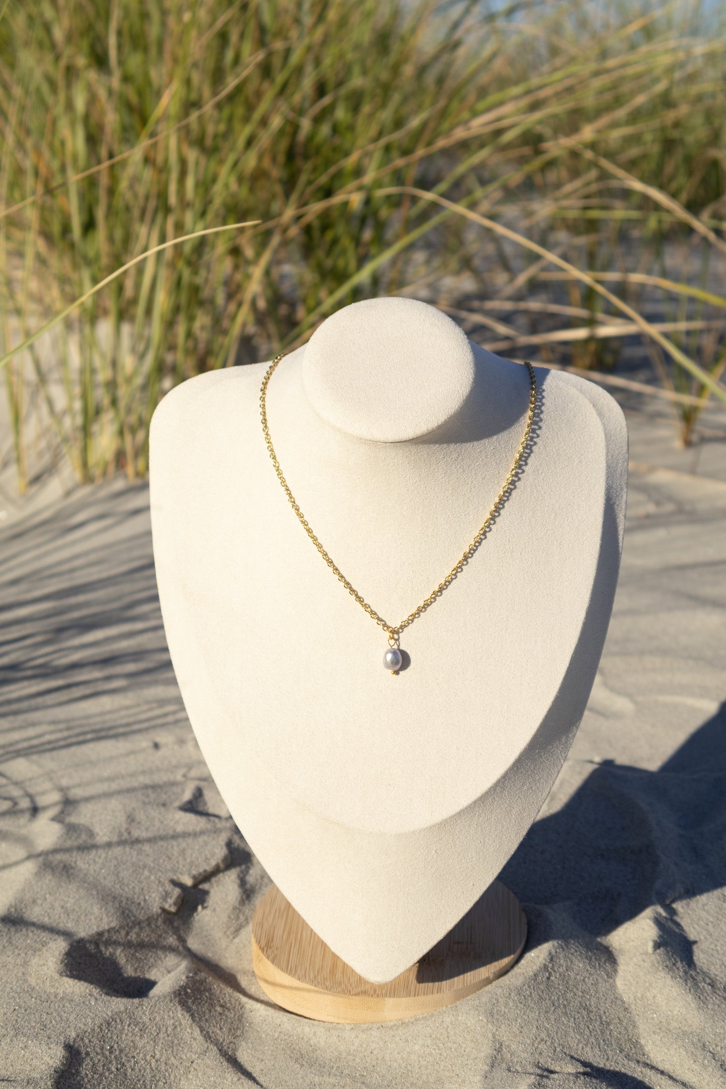 Single Drop Oyster Gray Pearl Necklace