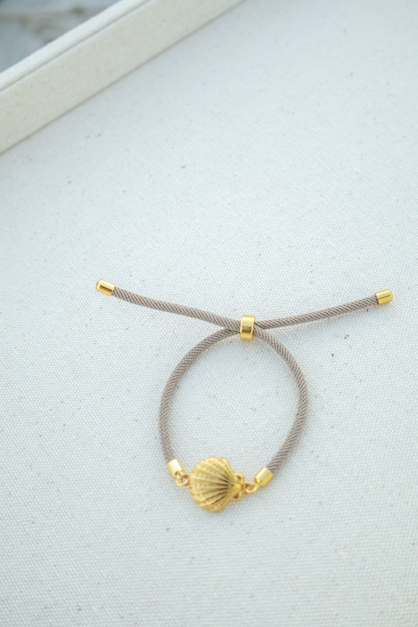 Shell Rope Bracelet