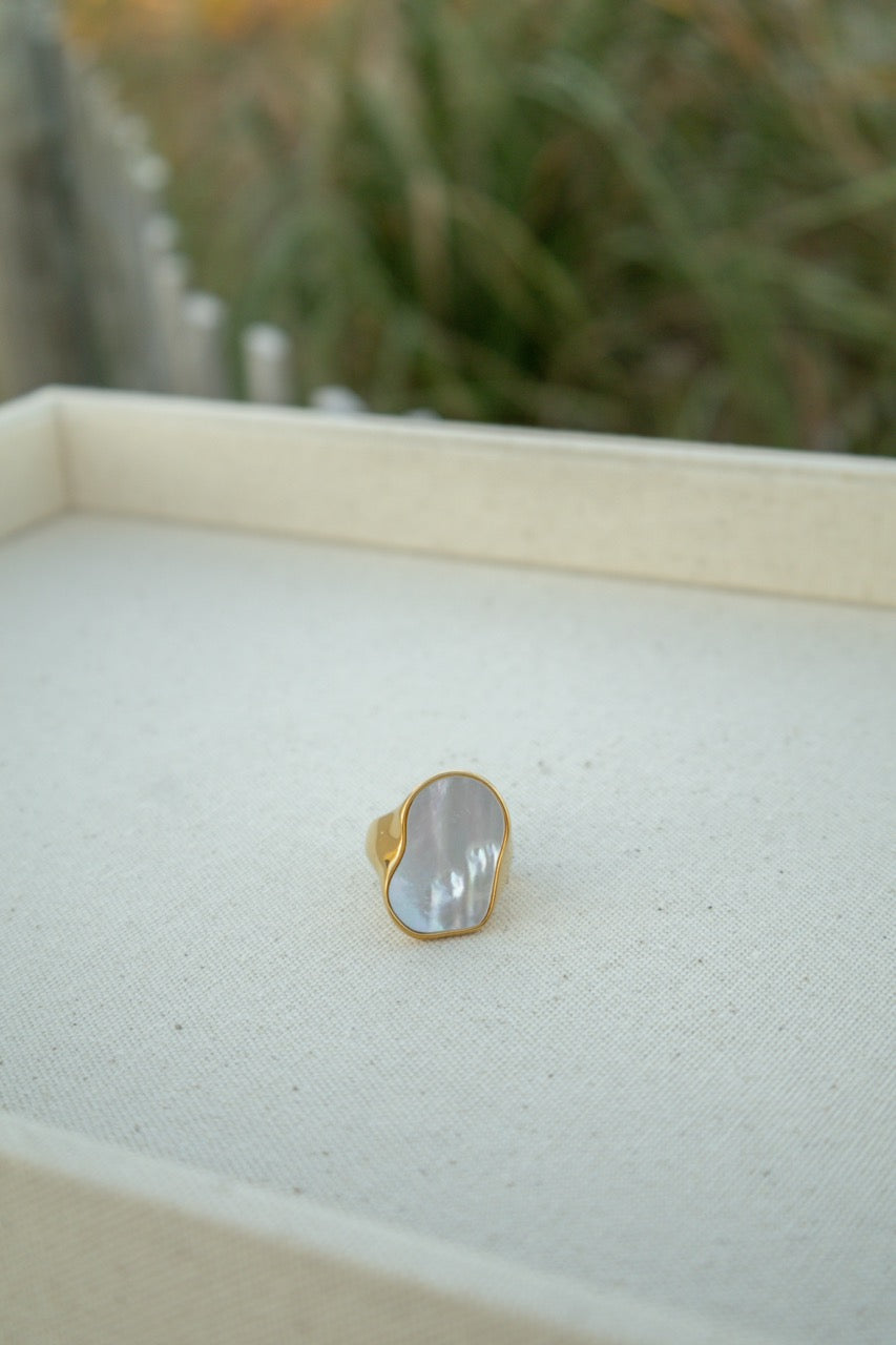 Art Deco Pearl Shell Ring