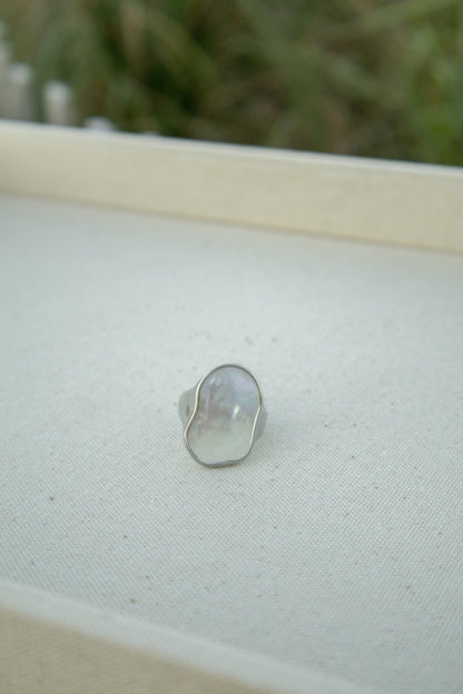 Art Deco Pearl Shell Ring